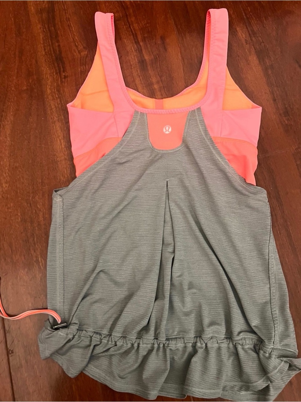 Lululemon Run Times Tank
Heathered Medium Grey / Very Light Flare - Picture 3 of 5